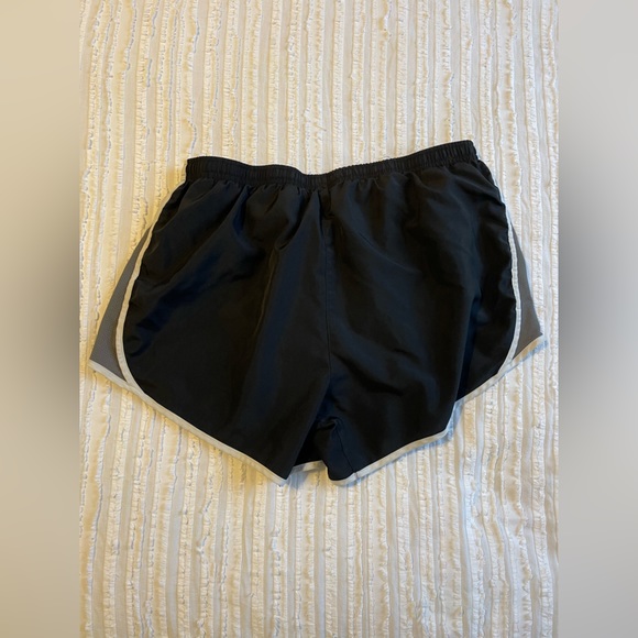 Nike running shorts - Picture 3 of 4